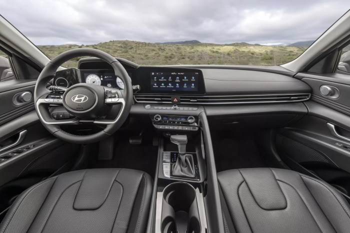 Hyundai elantra 2024 interior